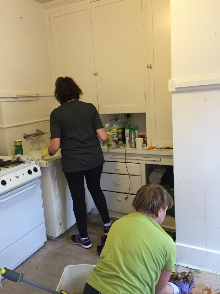 Kitchen cleaning crew and service
